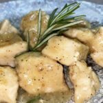 Fino&ccedil;chi gratinati: un delizioso piatto senza besciamella pronto in forno!