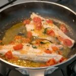 Delizioso filetto di platessa in padella: un’esplosione di sapori con pomodorini!