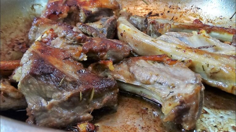 Segreti per un agnello in padella con patate: la ricetta perfetta in 5 passi