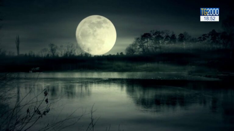 Amore lunare: le frasi che ti faranno sognare