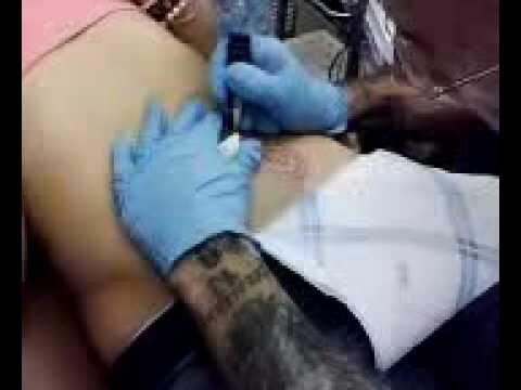 Le migliori idee di tatuaggi per la pancia delle donne