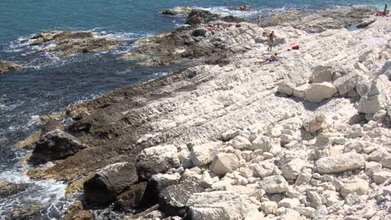 Le migliori spiagge nudiste nelle Marche