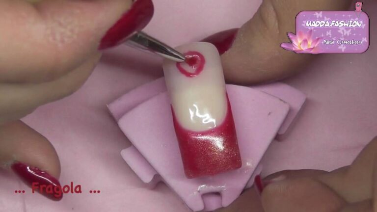 Suggerimenti per unghie color fragola perfette