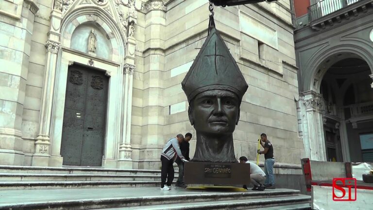 La Statua di San Gennaro: Simbolo di Devozione e Protezione