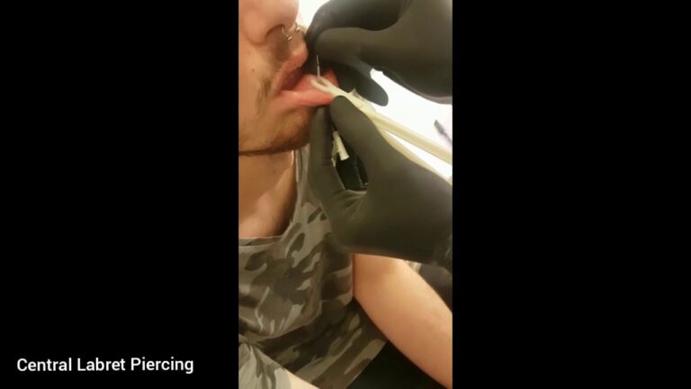 Piercing al labbro centrale: guida completa
