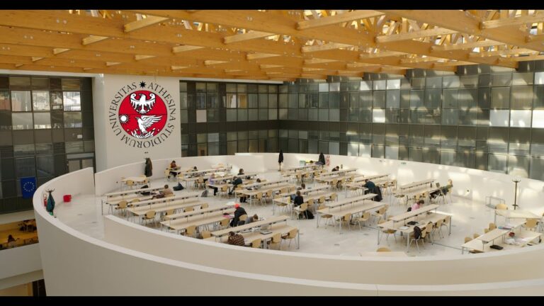Laurea Magistrale Online in Lingue: Vantaggi e Opportunit&agrave;