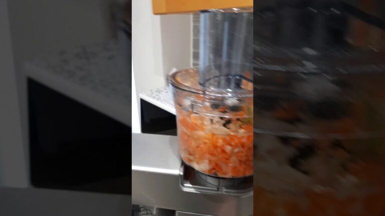Sugo di carote, sedano e cipolla: ricetta facile e gustosa