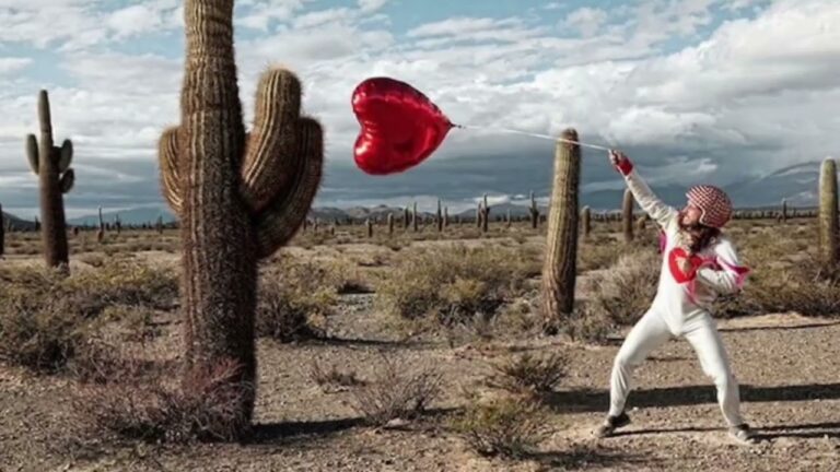 Il Silenzio di un Uomo Innamorato: Un Amore Non Detto