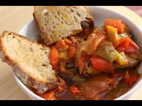 Peperoni in Padella con Cipolla e Pomodoro: Un Piatto Saporito e Facile