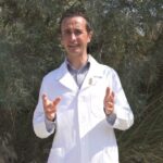 Macchia Rossa Sotto il Seno: Cause e Rimedi