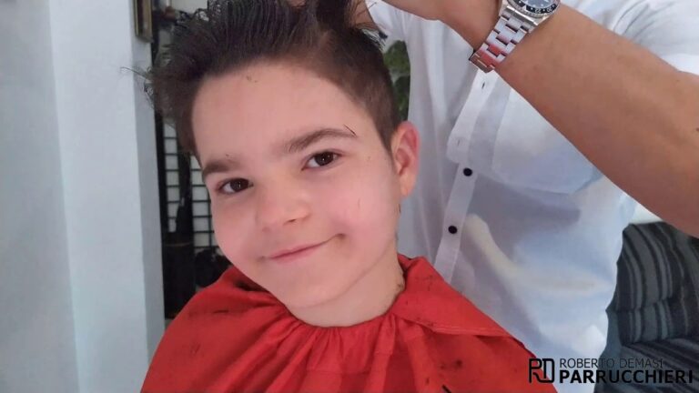 Taglio di Capelli per Ragazzi di 12 Anni: Stile con Ciuffo